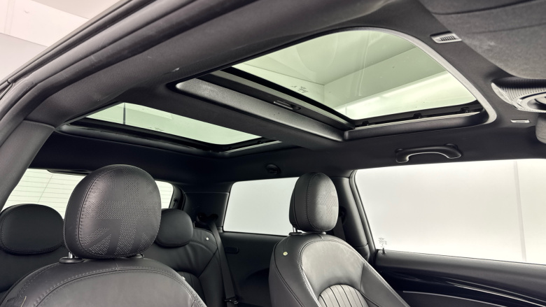 MINI Hatchback 135kW Cooper S Shadow Edition 33kWh 3dr Auto Electric Hatchback